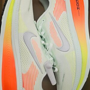 Nike Men's Vomero 18 Rare Colorway sz 12